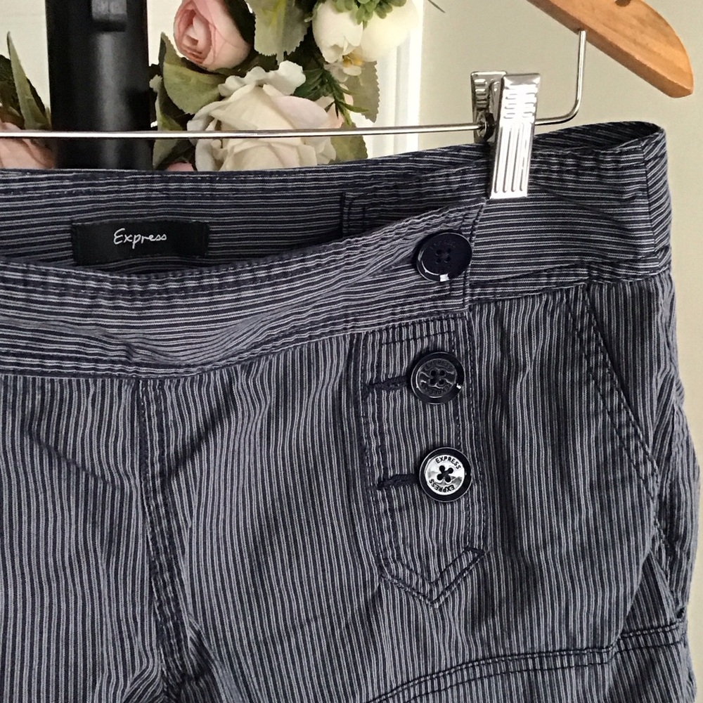 Express Women's Pinstriped Black Shorts - Picture 2 of 9